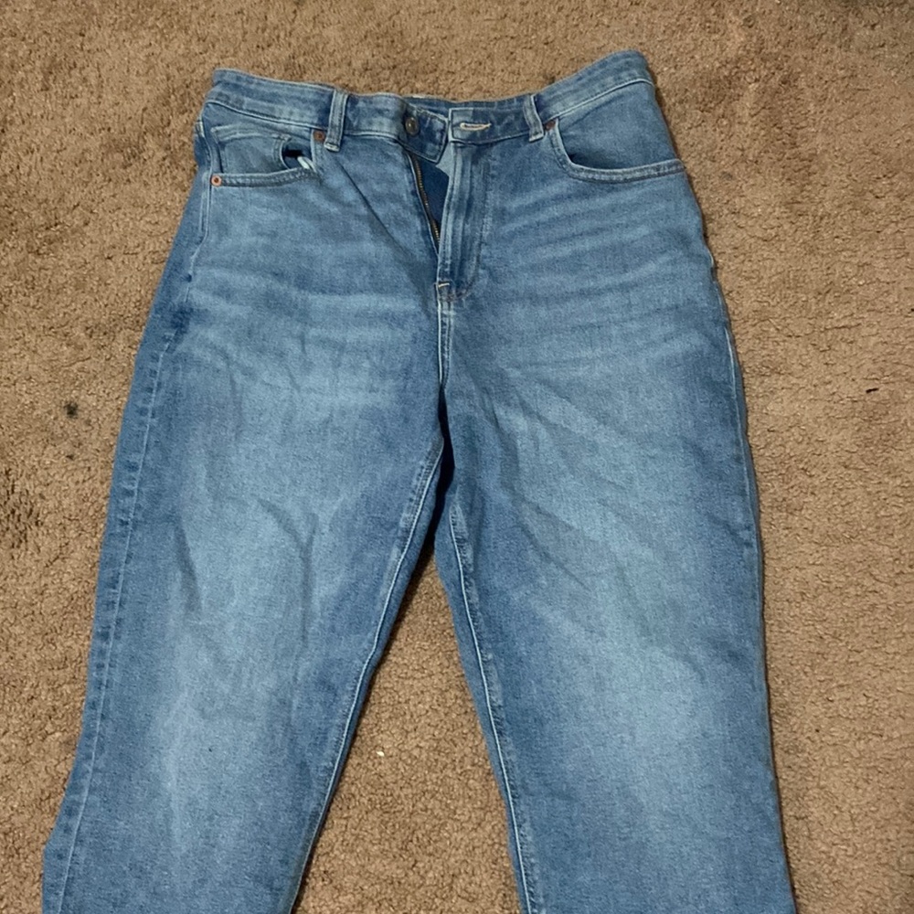 American eagle blue jeans. fit size 10-12